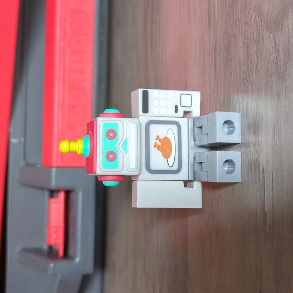 Roblox Series 2 Microwave Spybot - Picture 4 of 4